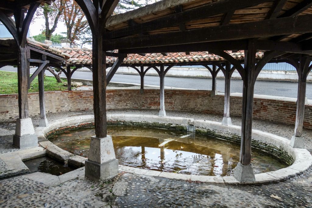 Autre lavoir classé de Valence d'Agen : le lavoir St Bernard du 19ème siècle